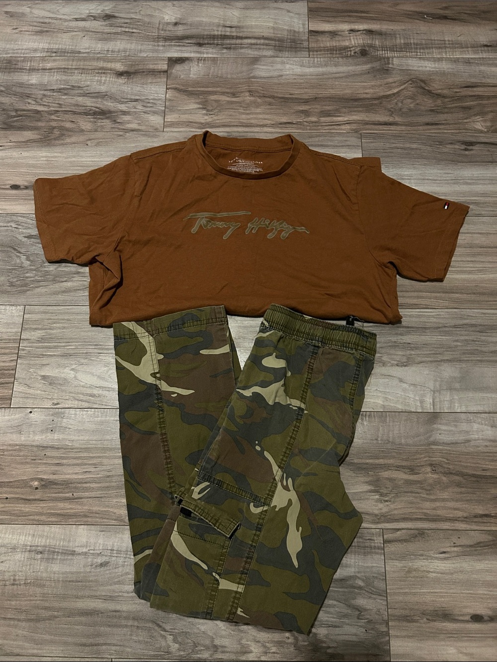 Tommy Hilfiger shirt 14-16 young boy Camo Cargo Pants in Brown and Green M